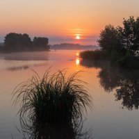 Рассвет на реке Топорок. :: Виктор Евстратов