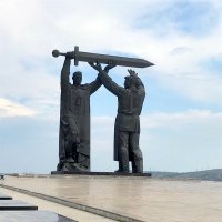 Памятник «Тыл — фронту» — монумент, находящийся в городе Магнитогорске. :: Елена 