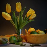 Желтые тюльпаны с фруктами :: Людмила 