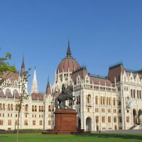 Здание Венгерского Парламента и памятник Ференцу Ракоци II, г. Будапешт Венгрия :: Tamara *