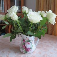 Белые розы :: Natalia Harries