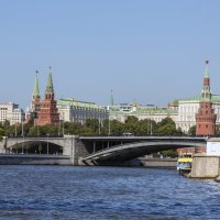 Прогулка по Москве реке :: Игорь Галанин