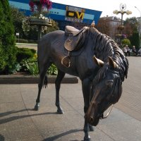 Скульптура  "Лошадь и воробей" на Комаровке, г. Минск Беларусь :: Tamara *