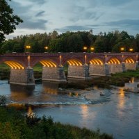 Старинный кирпичный мост в Кулдиге. (Латвия) :: Igor Shoshin