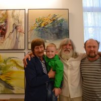 На выставке художника Василия Ленивкина в Великих Луках... :: Владимир Павлов