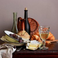 С  виноградом,  вином  и  сыром :: Наталья Казанцева