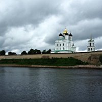 Вид на кремль с Ольгиной набережной :: san05 -  Александр Савицкий