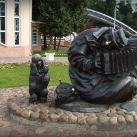 Витебск. Скульптура Ивана Казака «Клоун с собачкой» :: Евгения Х