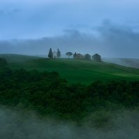 Утренний туман, капелла Виталета, Тоскана, Италия :: Александр Богданов