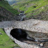 Водопад на военнно-грузинской дороге :: skijumper Иванов