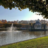 Лебединый пруд в парке Кадриорг :: veera v