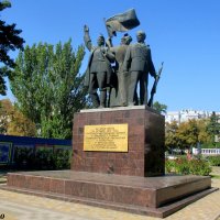 Памятник революции 1917 года :: Нина Бутко