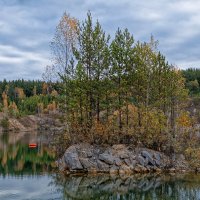 Мраморное озеро, село Абрашино, начало октября :: Дмитрий Конев