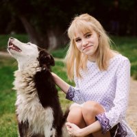 Девушка с собакой :: Виктория Соболевская