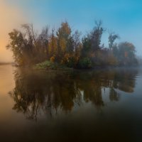 Туманный рассвет на реке :: Фёдор. Лашков
