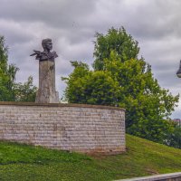 Памятник Грину в Кирове :: Сергей Цветков