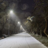 Снежок.Вечерняя набережная Волги. :: Виктор Евстратов