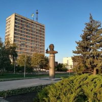 Памятник Куинджи :: Дмитрий фотограф