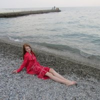 Девушка у берега моря :: Виктория Соболевская