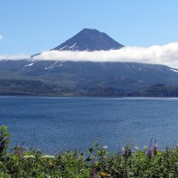 Озеро Курильское с вулканом Ильинский :: Александр Белов