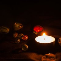 Чайная свеча и стеклянные камушки :: Руслан Шумилин