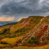 Гроза над разноцветными осенними горами :: Фёдор. Лашков