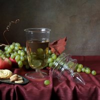 Бокал вина и фрукты на десерт :: Елена Татульян 