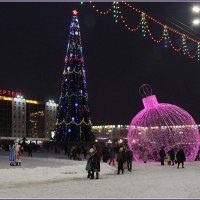 У Новогодней елки. :: Роланд Дубровский