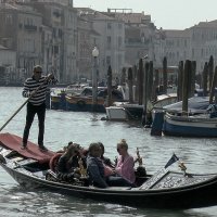 Venezia. Sul Canal Grande vicino al ponte di Rialto. :: Игорь Олегович Кравченко