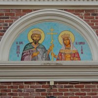 Образ святых царя Константина и царицы Елены над восточным входом :: Александр Качалин