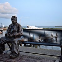 Памятник рыбаку в Волендаме :: Татьяна Ларионова