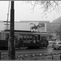 Хельсинки. Трамвай и памятник Маннергейму :: vadim 