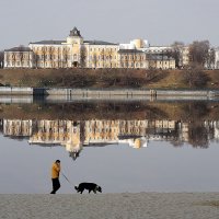 В Тверицах, Ярославль, на пустынном волжском пляже :: Николай Белавин