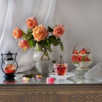 ...с букетом роз, на чашку чая... :: Валентина Колова