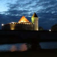 Вечером замок красиво освещен :: Елена Павлова (Смолова)