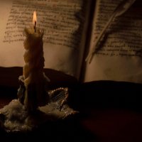 Старинная книга и свеча :: Марина Кушнарева