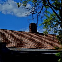 Черепичная крыша со старой трубой. :: sokoban 