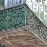 Балкон в старинном художественном оформлении. :: sokoban 
