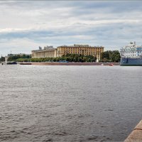 Вид на Петровскую и Петроградскую набережные :: Сергей Кичигин