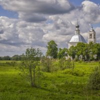 Пейзаж с Никольской церковью :: Сергей Цветков