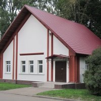 Белый домик с красной крышей :: Дмитрий Никитин