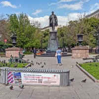 Памятник Шухову на Сретенском бульваре :: Валерий Иванович