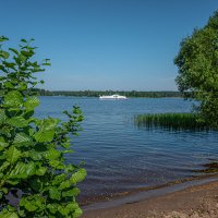 "Ах, белый теплоход, бегущая вода, уносишь ты меня, скажи, куда?" :: Михаил "Skipper"