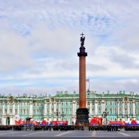 Дворцовая площадь. До парада несколько минут :: Екатерина Забелина