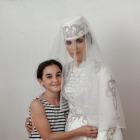 невеста с племяницей :: Батик Табуев