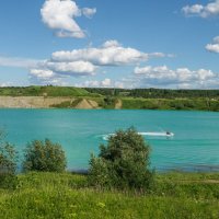 Голубое озеро в Ухте - необыкновенно-красивый цвет воде придают залежи голубых глин. :: Николай Зиновьев