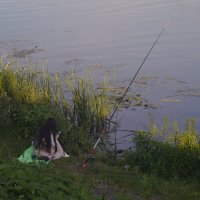 Девушка на рыбалке. :: Сергей Михальченко