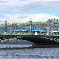 Разводная часть Дворцового моста :: Валерий Новиков