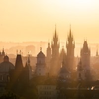 Утренние лучи над Прагой :: Денис Полтораднев