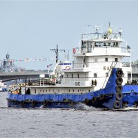 Буксир-толкач "Барс" у Дворцового моста :: Валерий Новиков